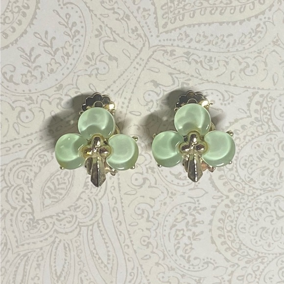 Jewelry - Vintage Gold and Green Clover Clip On Earrings